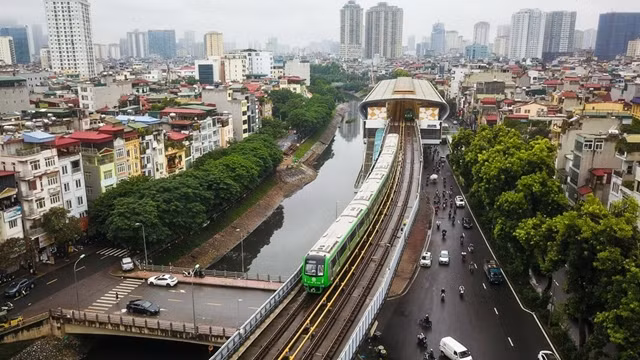 河内城市铁路吉灵-河东线进入试运阶段。