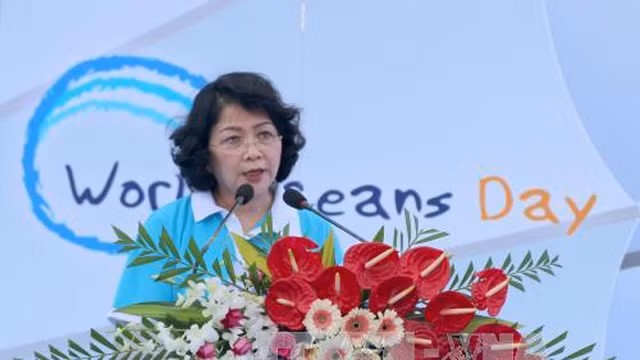 国家副主席邓氏玉盛在会上讲话。