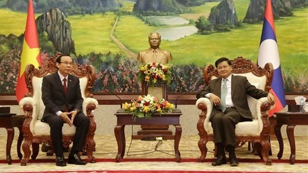 越共中央政治局委员、胡志明市市委书记阮文年礼节性拜会老挝人民革命党中央委员会总书记、国家主席通伦·西苏里。（图片来源：越通社）