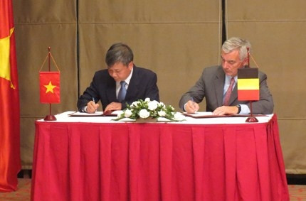 越比合作备忘录签字仪式。 (Photo: 图片来源：劳动报网)