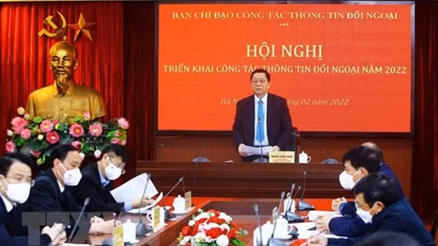 越共中央宣教部部长阮重义在会议上发表讲话。（图片来源：越通社）