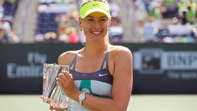 莎拉波娃在颁奖仪式上。