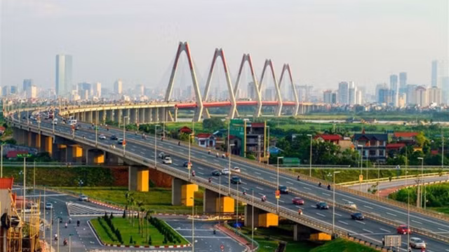 越南工业-建筑业和服务业分别增长6.4%和4.6%。（图片来源：越通社）