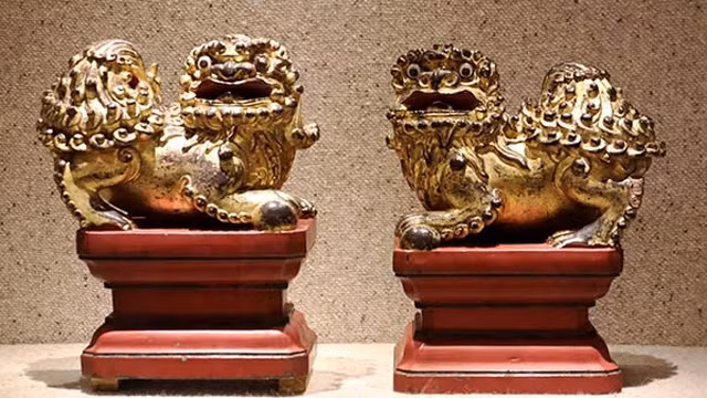 “朱漆贴金木制品：越南文化精髓”专题展展品。