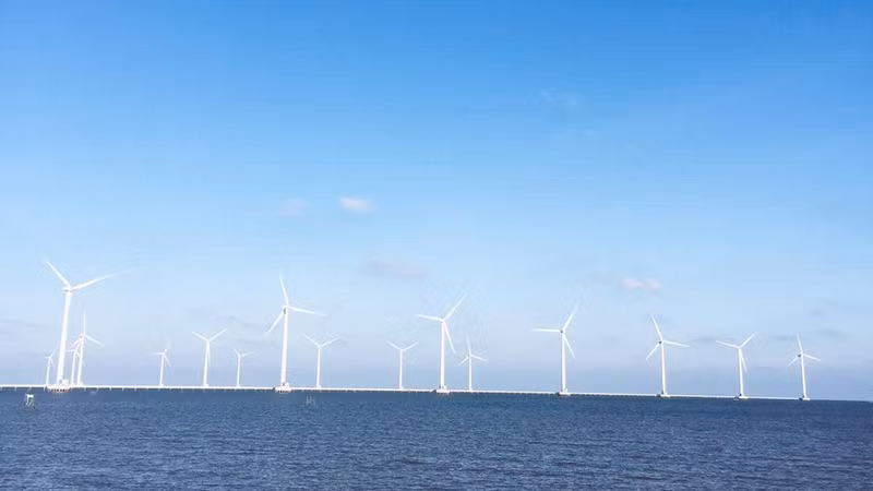 附图：薄辽省风电厂旅游景点。