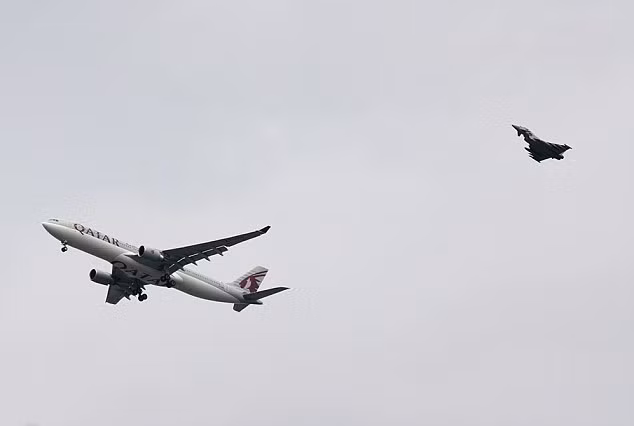 卡塔尔航空公司一架由多哈飞往英国曼彻斯特的客机5日遭“炸弹威胁”。卡塔尔和英国当局迅速采取应急措施，英国还派出一架战斗机护航。