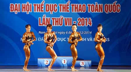 健身健美运动员在比赛中。（图片来源：第七届全国运动会官网）