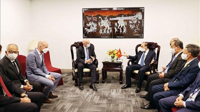 越南国家主席阮春福会见国际足联主席詹尼·因凡蒂诺。（图片来源：越通社）