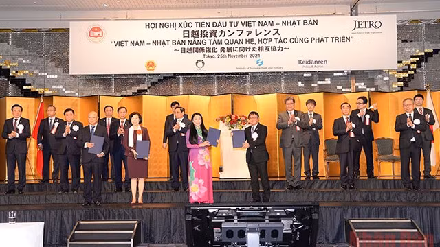 合作备忘录签字仪式。