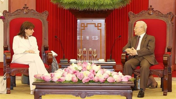 越共中央总书记阮富仲会见希腊总统卡特里娜·萨克拉罗普卢。（图片来源：越通社）