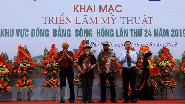 2019年第24届红河平原地区美术展开幕仪式。（图片来源：越通社）