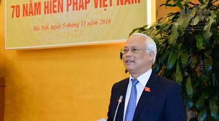 越南国会副主席汪周刘在研讨会上致开幕词。（图片来源：越通社）