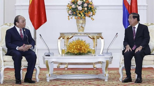 越南国家主席阮春福会见柬埔寨首相洪森亲王。