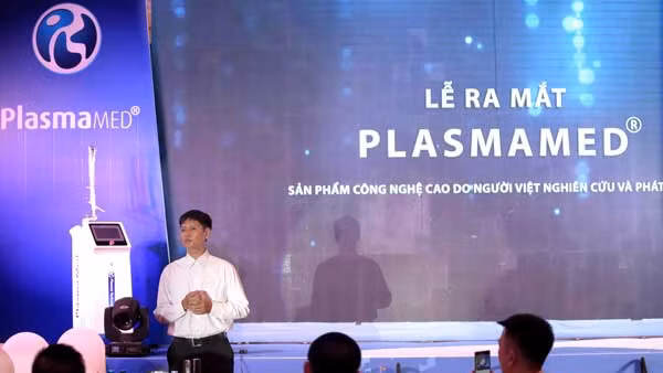 越南等离子体技术股份公司研制使用在医学与美容领域中的低温等离子体发生器正式亮相。