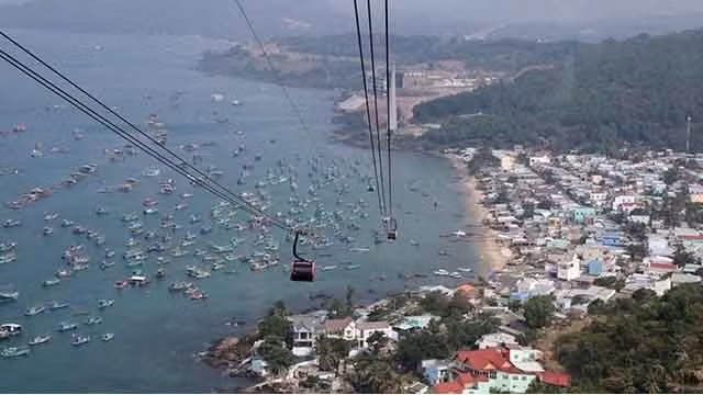 富国岛的世界上最长的跨海缆车。