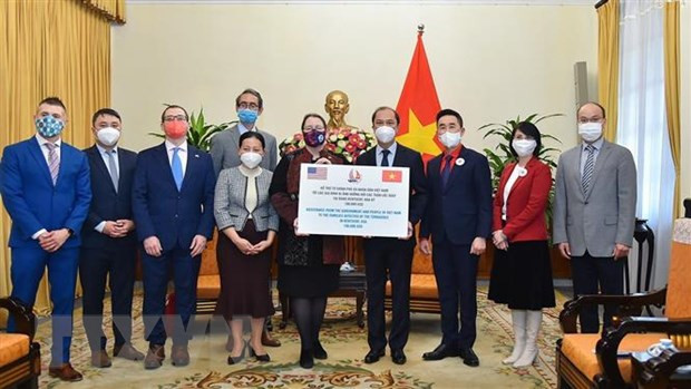 越南援助美国开展灾后重建工作。（图片来源：越通社）