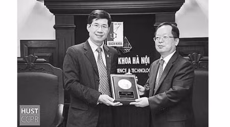 越南百科大学同韩国国际合作机构合作协议签署仪式。