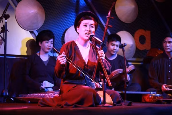 越南盲人曲著名女歌手梅雪花。
