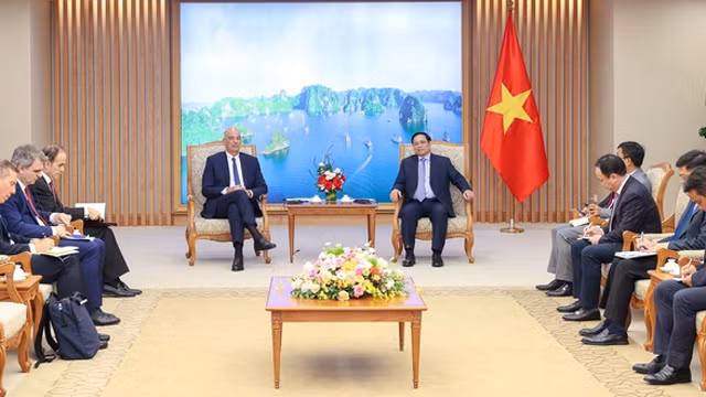 范明正总理会见希腊外长尼科斯•科齐阿斯。