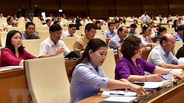 越南国会代表表决通过《网络安全法》。