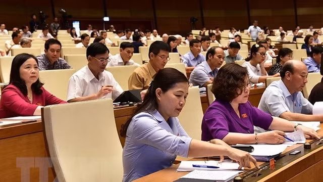 越南国会代表表决通过《网络安全法》。