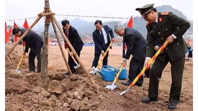 山罗省山罗市举行2018戊戌年春季植树节启动仪式。