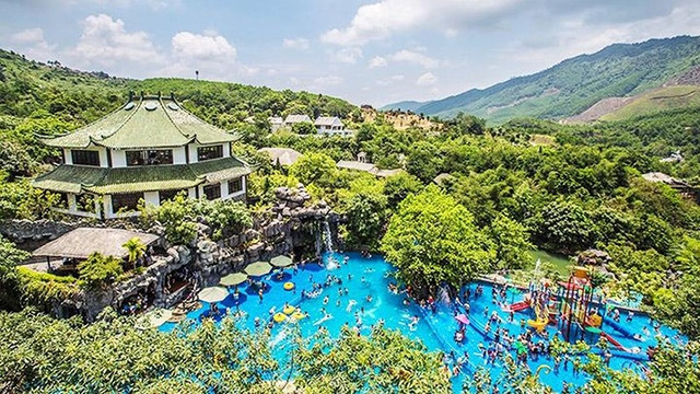 财神山温泉公园一角。