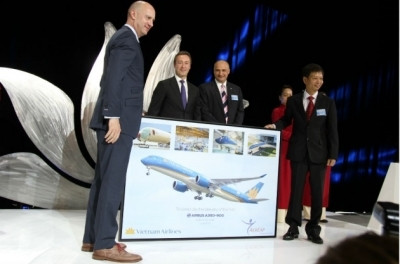 AerCAP公司代表向越航交付首架空中客车A350XWB飞机。