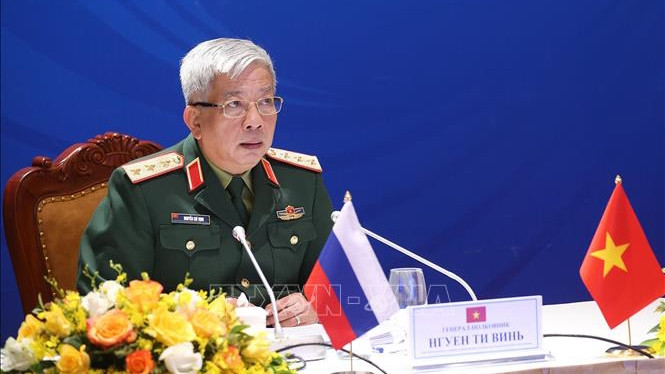 阮志咏上将发表讲话。