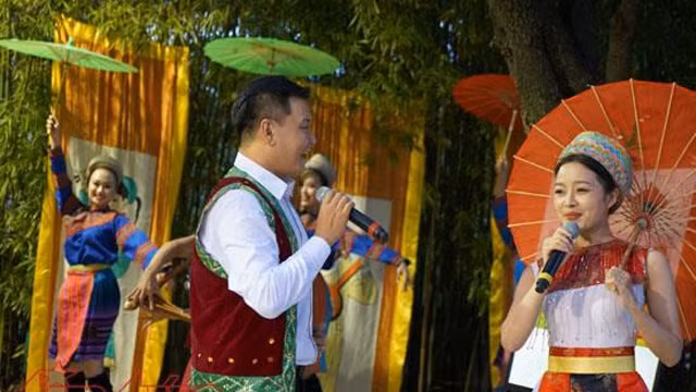 交流会上演出的精彩节目之一。（图片来源：信息报）