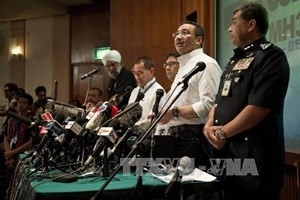 马来西亚国防部长兼代理交通部部长希山慕丁出席记者会。