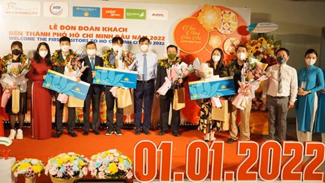 胡志明市迎接2022年首批国内游客。