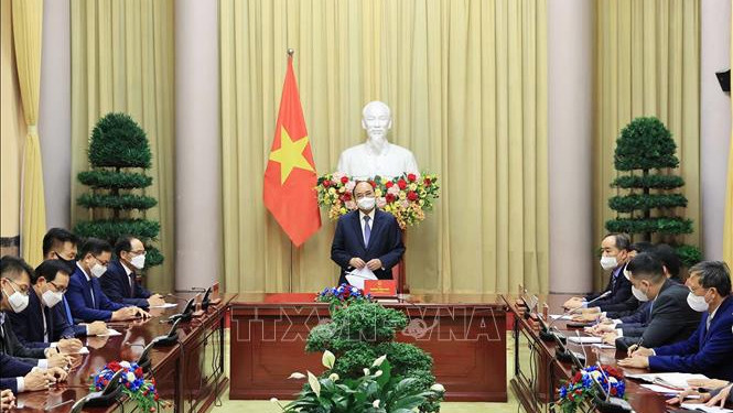 越南国家主席阮春福会见越南韩国人协会。