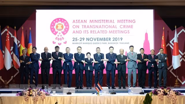 与会代表合影。（图片来源：越通社）