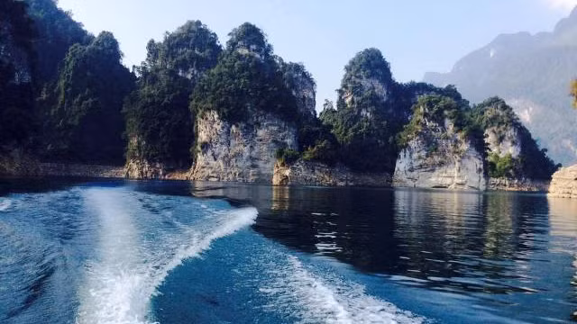 图为：宣光水电站水库。