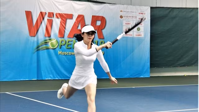 参加2019年夏季ViTAR网球比赛运动员。（图片来源：越通社）