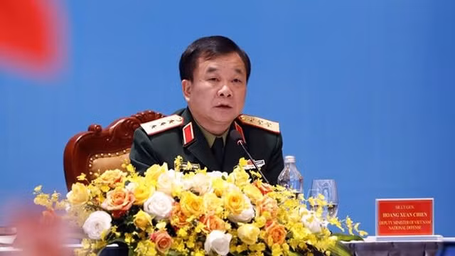 黄春战副部长在河内分会场主持对话。