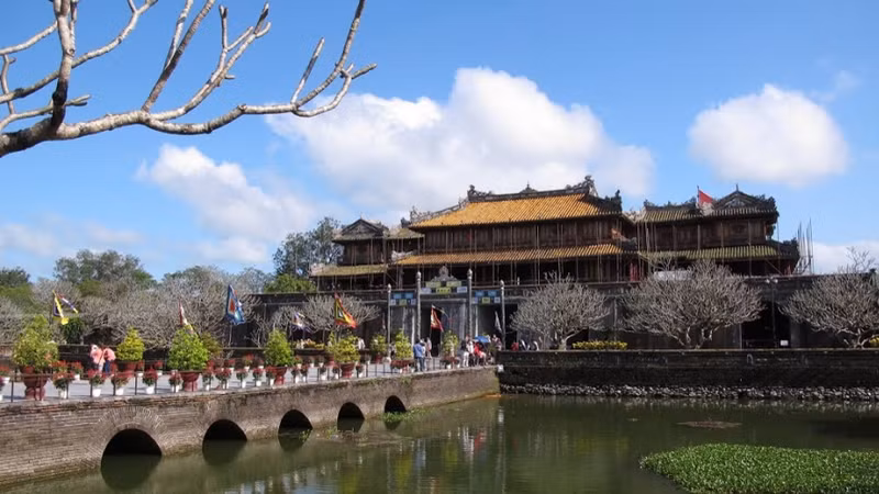 顺化古都遗迹群 。