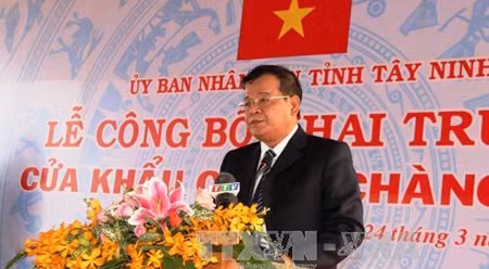 西宁省人民委员会主席范文新发表讲话。（图片来源：越通社）