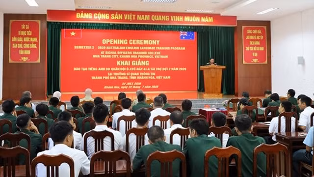 开班仪式。（图片来源：越南人民军对报）