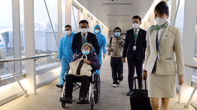 越南组织6趟撤侨航班 近1700名旅乌越南公民安全回国。