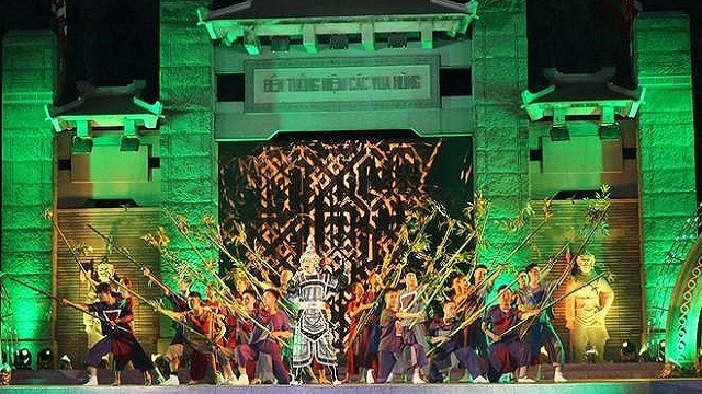 雄王纪念区落成10周年纪念文艺晚会。