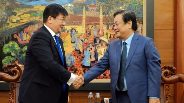 黎明欢部长会见吉吉·塞雷贾夫大使。（图片来源：越通社）