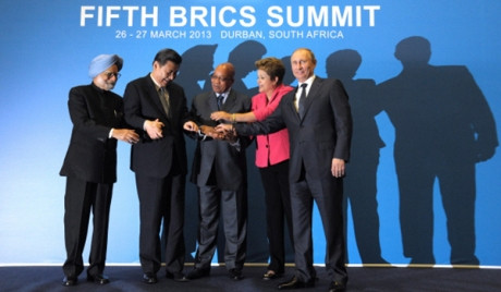 巴西、俄罗斯、印度、中国和南非五国（BRICS)领导人出席。