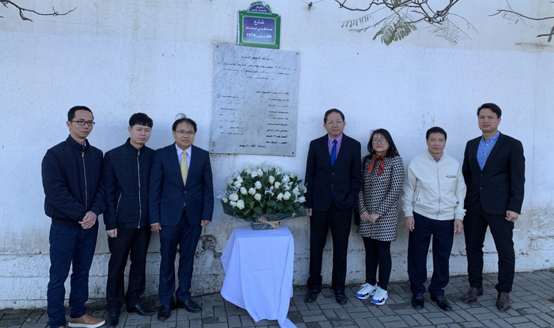 越南驻阿大使馆馆员参加活动。（图片来源：世界与越南报网）