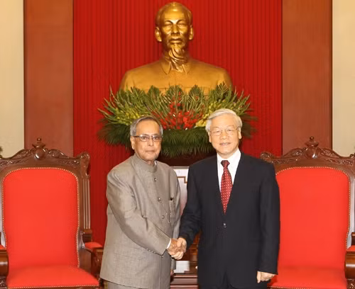 越共中央总书记阮富仲于2014年9月15日下午在河内会见了来访的印度总统普拉纳布•慕克吉。（图片来源：越通社）