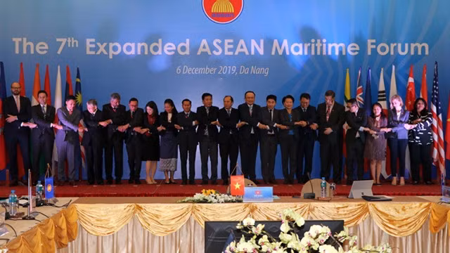 与会代表合影。（图片来源：VOV）