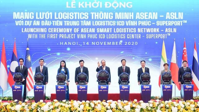 越南政府总理阮春福按钮启动东盟智慧物流网络。