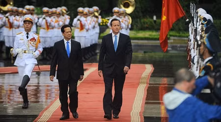 英国首相戴维•卡梅伦欢迎仪式昨日在河内举行。
