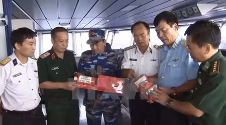 各专门机构正在密切配合对黑匣子进行解码。（图片来源：越通社）